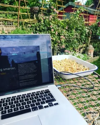 My next make project; a small sun shade for my laptop 😂

Love working in the sun, can even munch my way through my tray of bean sprouts…
Whilst little Buddha watches over me. He has got my back. 👏🏼🙏🏼🤍🥰